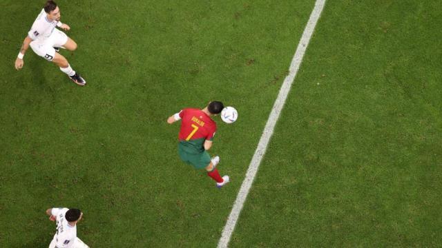 乐鱼体育在线-进球算谁的？B费无意的伟大进球！C罗最好的没顶到？